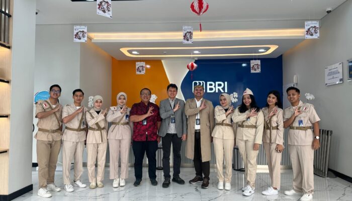 Di HUT RI ke79, BRI KC Bekasi Siliwangi Pakai Kostum Pejuang