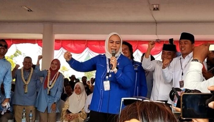 Pidato Menggebu, Teh Celli : Kegagalan Terbesar Kesombongan Diri, Acep Gina Jadi Bupati Karawang 2024