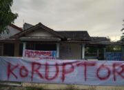 Diduga Kecewa Ada Potongan Saat Bimtek, Kantor Sekretariat Panwascam Karawang Timur Ditulis Koruptor