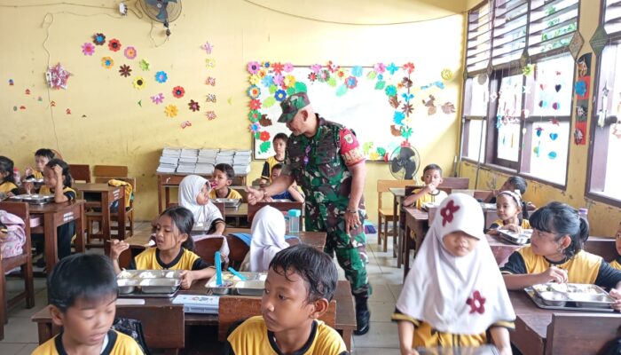 Distribusikan Makan Bergizi, Koramil 0401 Kota Laksanakan Monitoring 2.722 Siswa di Karawang