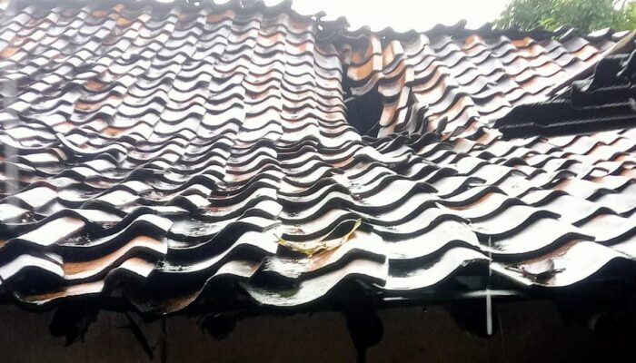 Rumah Janda Tua di Karawang Beresiko Roboh, Mak Encih Minta Bantuan Pemerintah