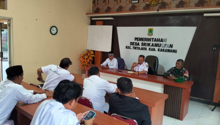 Desa Srikamulyan Gelar Rapat Minggon, Bahas Program Desa dan Peningkatan Kinerja Aparatur