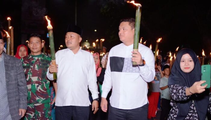 Sambut Ramadan, Wabup Karawang Hadiri Pawai Obor
