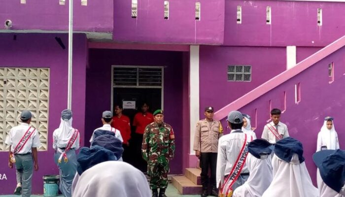 Babinsa Karanganyar Jadi Pembina Upacara Bendera di SMK dan SMP Garuda Nasional
