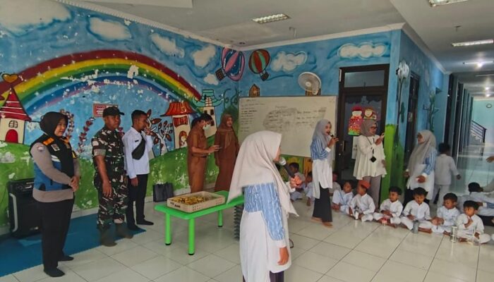 Seribu Siswa di Karawang Terima Makan Bergizi Gratis dari Program Presiden