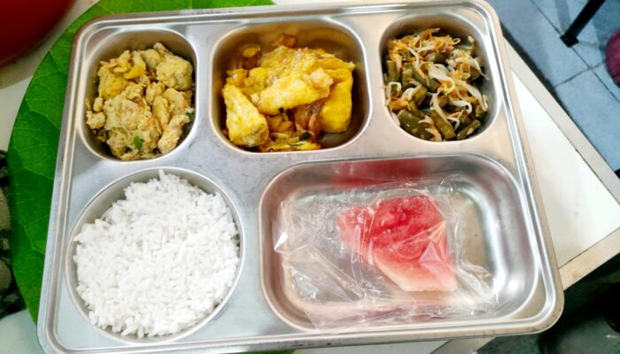 3.228 Siswa di Cikampek Terima Makanan Bergizi ! Dipantau Babinsa, Berikut Menunya..!!