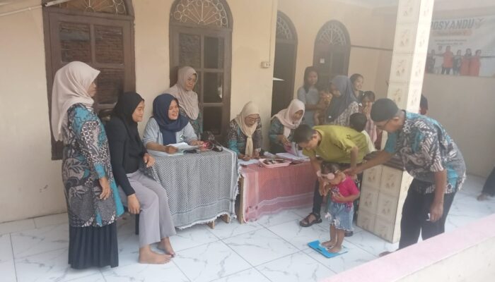 RW 10 Karawang Gelar Posyandu, Berikan Edukasi dan Pelayanan Kesehatan kepada Ibu Hamil dan Balita