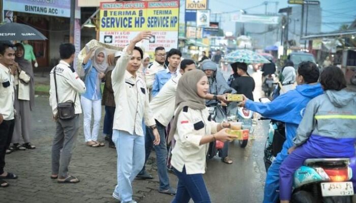 Mahasiswa USINDO Karawang Berbagi Berkah Ramadan, Dari Yayasan Yatim hingga Buka Puasa Bersama Dosen