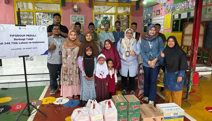 Peduli Masyarakat, FIFGROUP Gelar Kegiatan Berbagi di Cikampek 