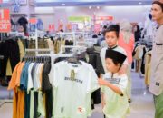 Bang Ayyubi Ajak Puluhan Anak Yatim Belanja Baju Lebaran di Mal Karawang