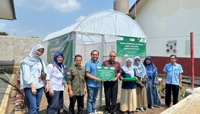 Tingkatkan Kepedulian Lingkungan, FIFGROUP Cabang Cikampek dan SMKN 1 Cikampek Bangun Rumah Pembibitan