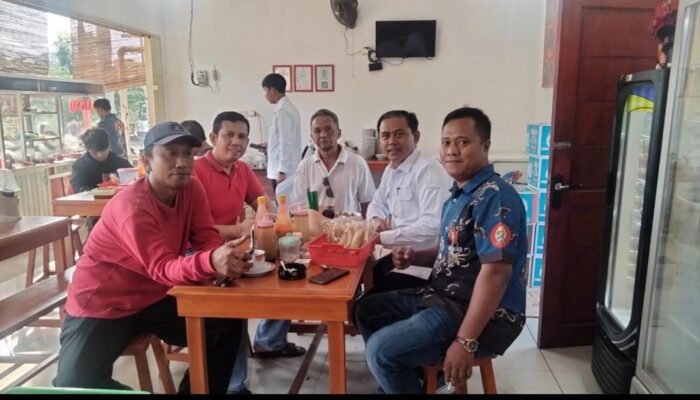 Ketua DPRD Karawang Dukung UMKM, Nikmati Lezatnya Bakso Nurpetir di Tepi Sungai Walahar