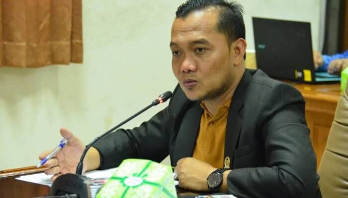 Soal Konfirmasi Berujung Pemblokiran Akun WA, DPRD Karawang Desak Beri Sanksi