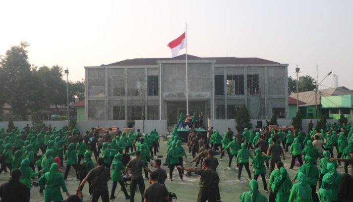 Gelar Kegiatan Senam Bersama, Dandim 0604 Karawang Beri Pesan Percikan Cinta Rumah Tangga