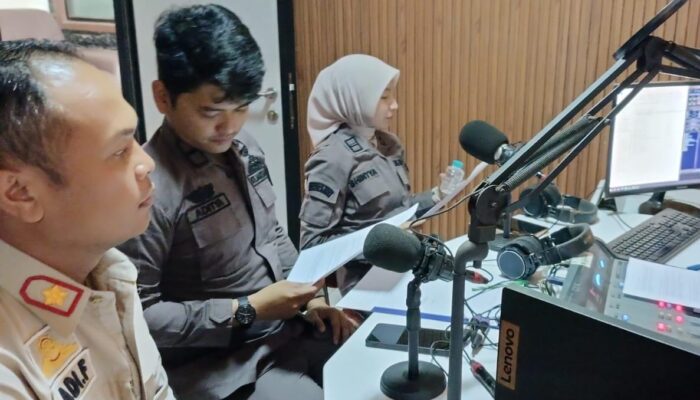 Tangani Kenakalan Remaja, Satpol PP Karawang Paparkan Strategi Komprehensif di Talkshow Jaksa Menyapa