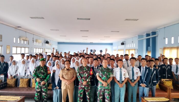 Jangan Jadi ‘Cemen’! Danramil Karawang Kobarkan Semangat Patriotisme dan Disiplin di SMKN 1 Lewat Program KKRI