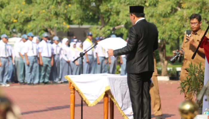 Ketua DPRD Karawang ‘Getarkan’ Plaza Pemda, Ingatkan Pesan Nyi Ageng Serang dan Pangeran Antasari di Hari Pahlawan