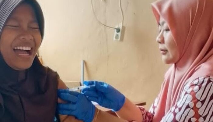 Puskesmas Plawad Kobarkan Perisai Imunitas Anak SD! Ribuan Siswa Karawang Timur Disuntik Vaksin Pemutus Rantai Difteri Tetanus