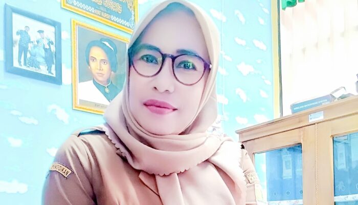 Kisah Sukses Kepala Sekolah Ibu Ade Fatimah dan Danton Al Jabbar di SDN Tegalwaru I