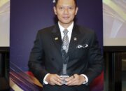 Keren, Menko AHY Sabet Penghargaan Tertinggi Alumni NTU Singapura