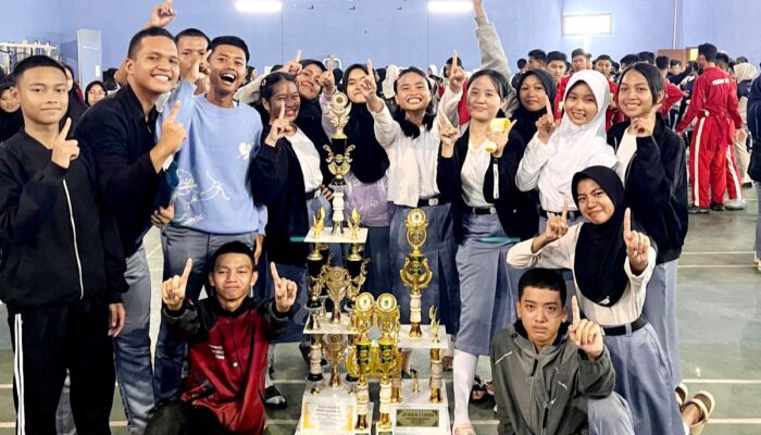 Tangan Dingin Gumgum Rahayu Gumelar Sukseskan SMAN 3 Karawang ‘Sapubersih’ Gelar di LKBB Se-Kabupaten