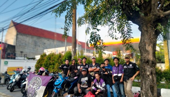 Aksi Sosial di Jantung Kota, DPC Black Baron Karawang Tebar Kebaikan Lewat Berbagi Takjil