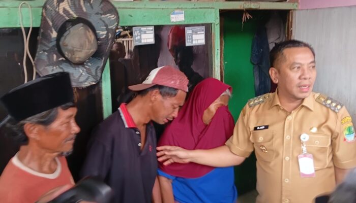 Air Mata Tamin Pecah Saat Bupati Aep Sambangi Rumahnya: “Harapan Itu Kini Hadir di Depan Mata”