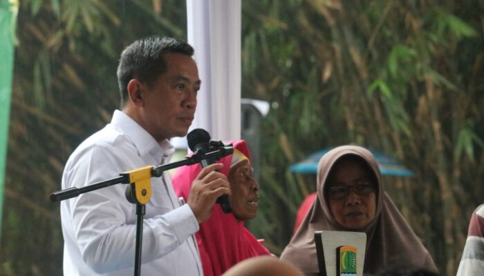 Momen Haru di Kalijati, Saat Bupati Aep ‘Culik’ Dua Lansia ke mimbar Pidato Demi Program Rulahu