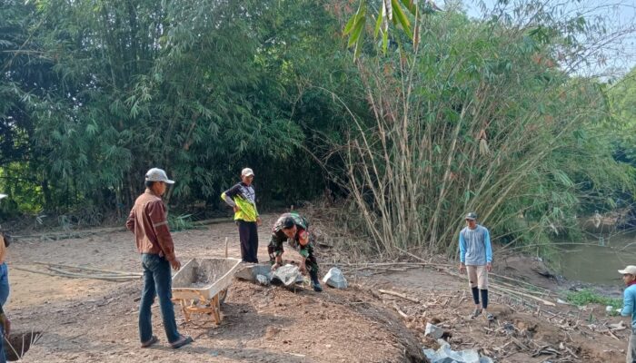 Gotong Royong TNI-Warga, Jembatan Penghubung 700 Jiwa di Jatisari Mulai Dikebut