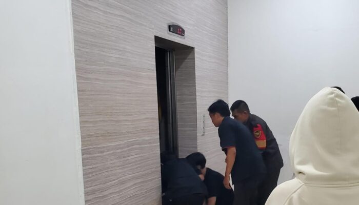 Lift Rusak Tanpa Pemberitahuan, Satu Keluarga Terjebak di Mall Festive Walk Karawang, Anak Alami Trauma
