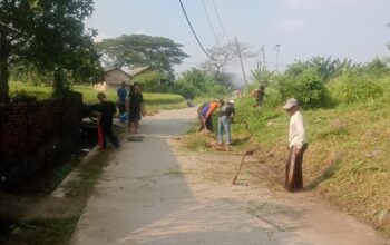 Cegah DBD, Warga RW 10 Palumbonsari Kompak Bersihkan Sarang Nyamuk