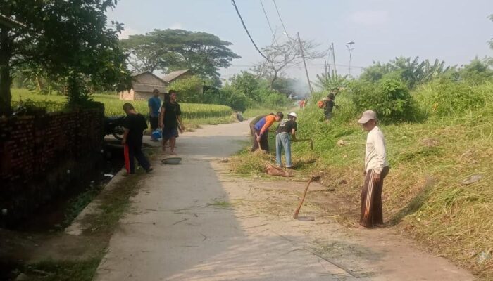 Cegah DBD, Warga RW 10 Palumbonsari Kompak Bersihkan Sarang Nyamuk