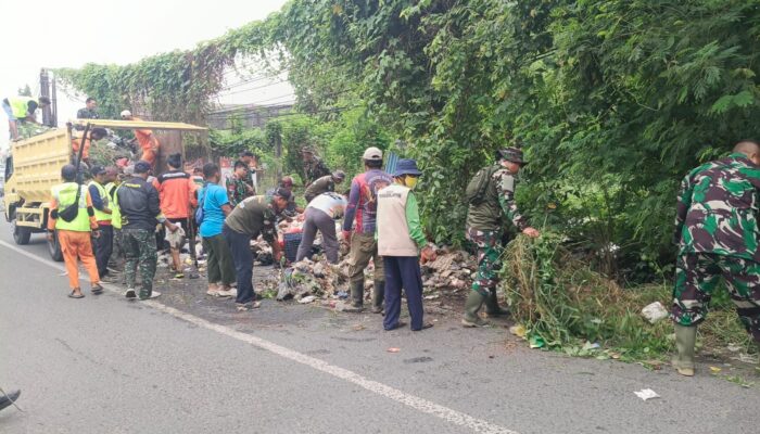 Aksi Cepat Koramil 0411/Telukjambe Atasi Sampah Liar di Kaumjaya