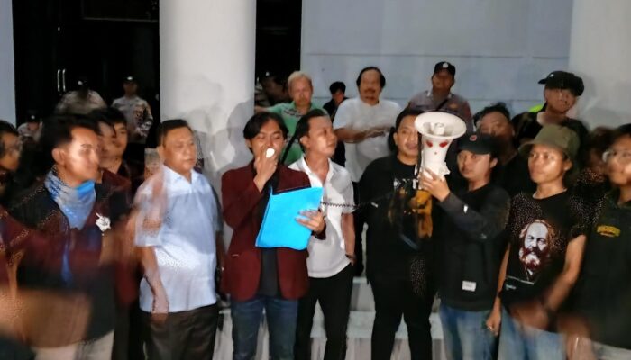 DPRD Karawang Terima 7 Tuntutan Mahasiswa, Gus Iqbal: Semua Akan Diperjuangkan
