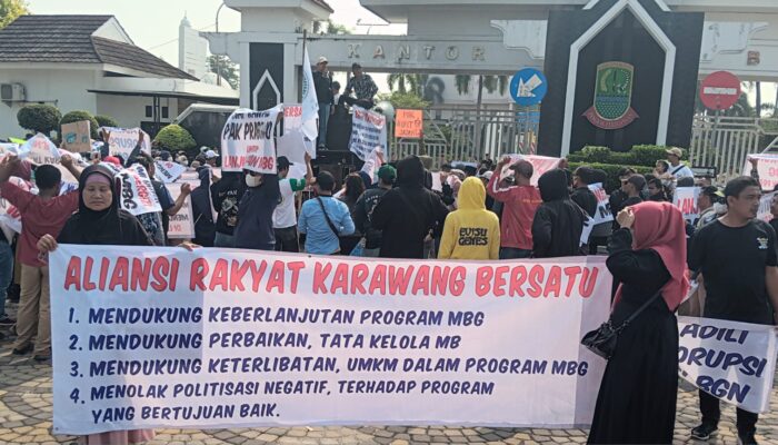 Aksi Damai MBG di Pemda Karawang: Aliansi Rakyat Bawa 5 Tuntutan, Termasuk Usut Tuntas Koruptor!