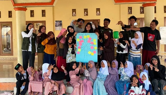 Mahasiswa KKN Unsika Buka Pojok Literasi di Desa Kemiri, Manfaatkan Jadwal Mengaji Anak