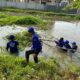 Aksi Langit Biru Indonesia Asri Bikin Jalan Lingkungan dan Saluran Irigasi di Desa Kutamukti Makin Bersih