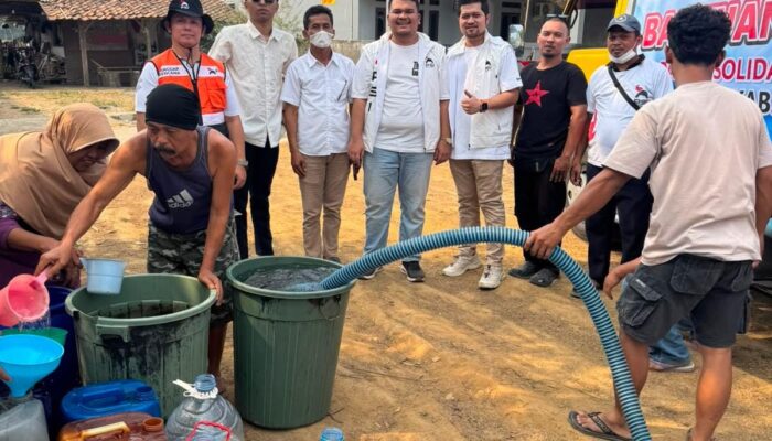 PSI Karawang Salurkan Air Bersih dan Susu Gratis untuk Warga Terdampak Kekeringan di Karawang Selatan
