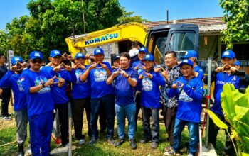 Cegah Genangan, Deddy Indra Setiawan Kerahkan Beko Mini Bersihkan Saluran Air di CKM