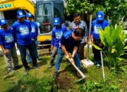 Peduli Lingkungan, Deddy Turun Langsung Bersihkan Saluran Air di Bengle