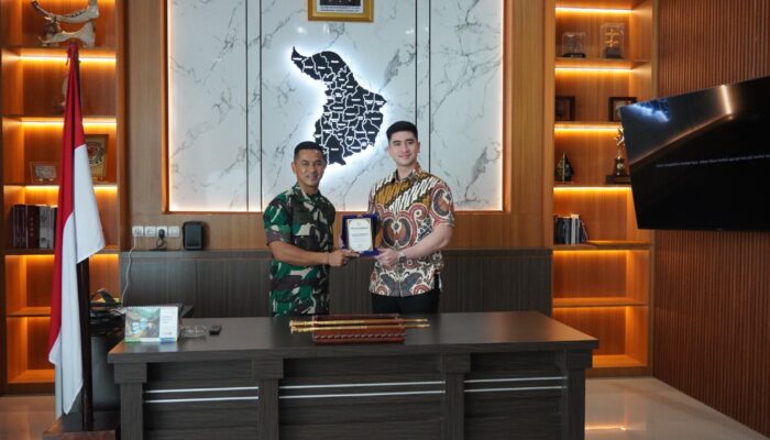 Anggota Komisi I DPR RI Verrell Bramasta Sambangi Kodim Karawang