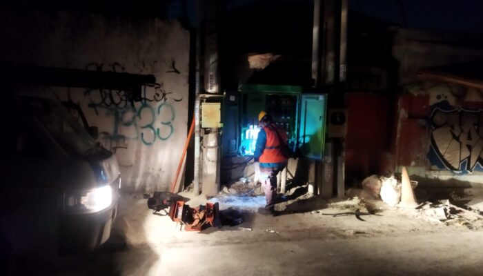 Gardu Listrik Terbakar di Karawang Wetan, Warga Guro 2 Terdampak Pemadaman